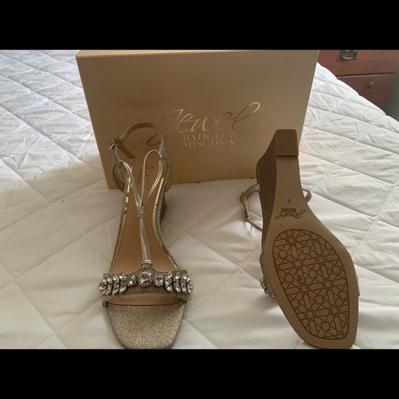 Brand new!! Champagne color, beautiful shoe! - Picture 2 of 3